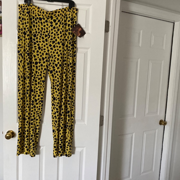 Women's Iman Animal Print Pants - Picture 4 of 5